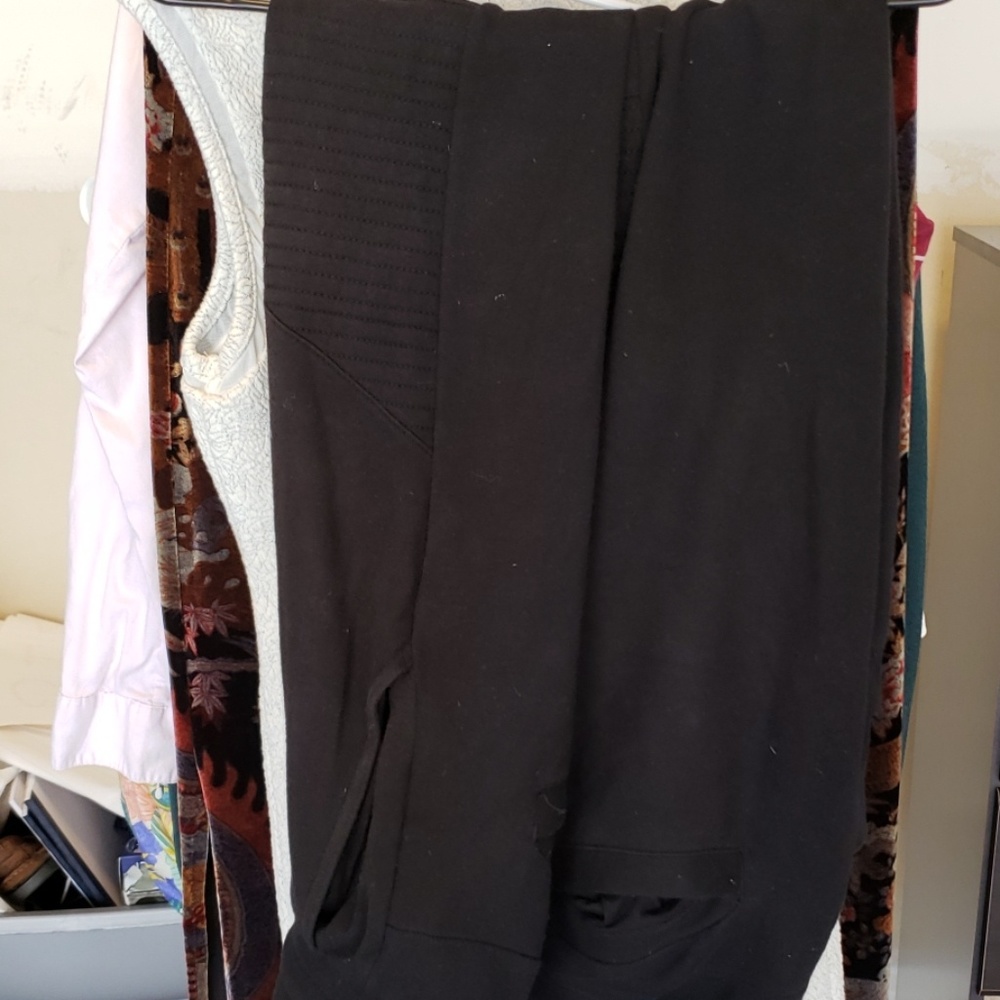 Black jogging pants